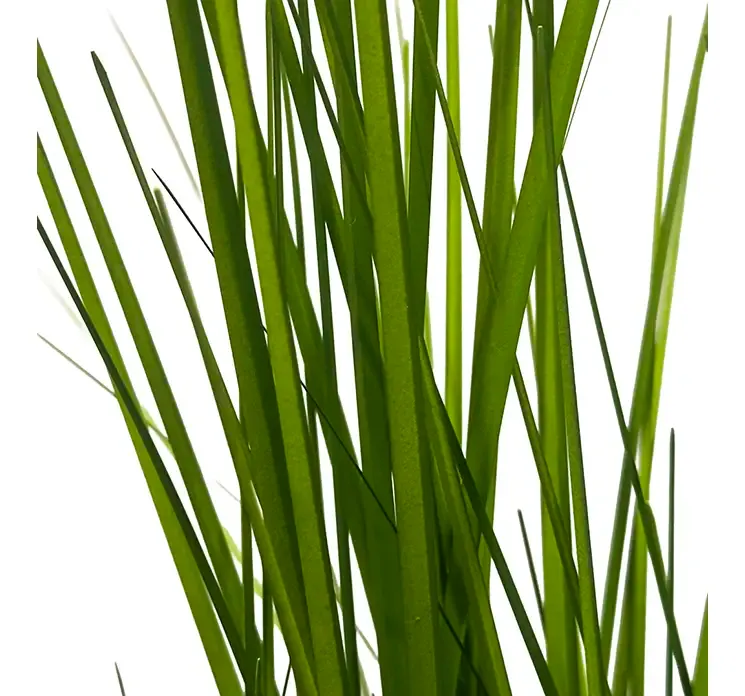 Kunstig græs i sort firkantet potte af plast closeup af græs