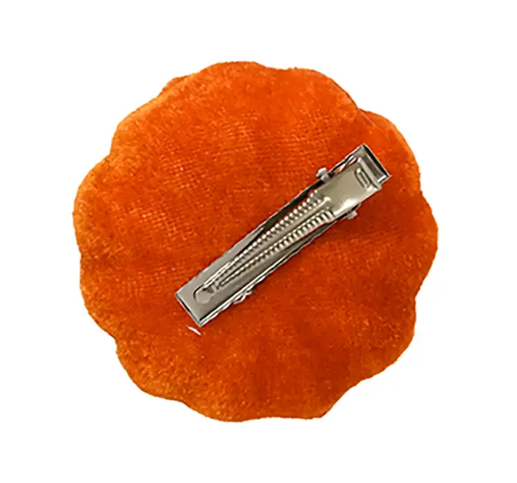 Kunstige græskar i orange velourstof på clips