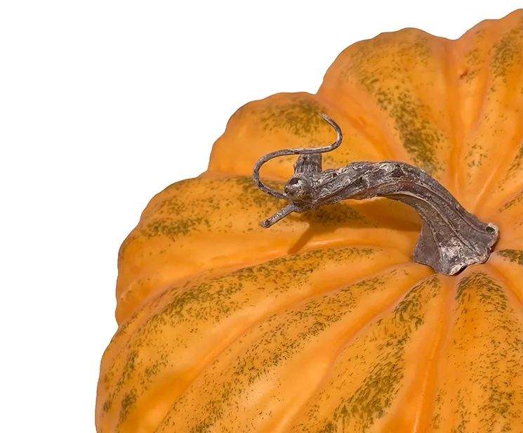 Kunstig græskar i orange af plast closeup