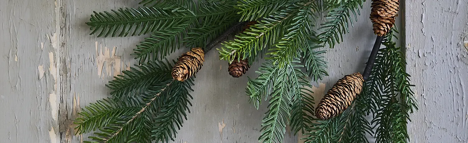 kunstig gran gren med kogler