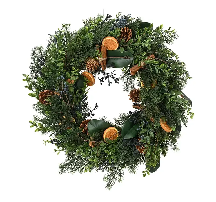 Kunstig grankrans af plast med pynt i grøn og orange