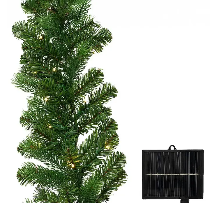 Kunstig granranke ottowa af plast i grøn med solcelle styret belysning