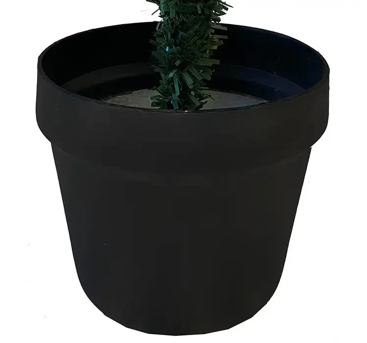 Kunstig gran juletræ grandis af plast i grøn og med sort potte closeup af potten