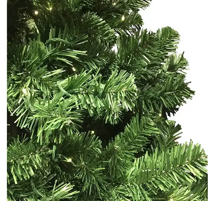 Kunstig gran juletræ imperial af plast i grøn og med LED lys closeup