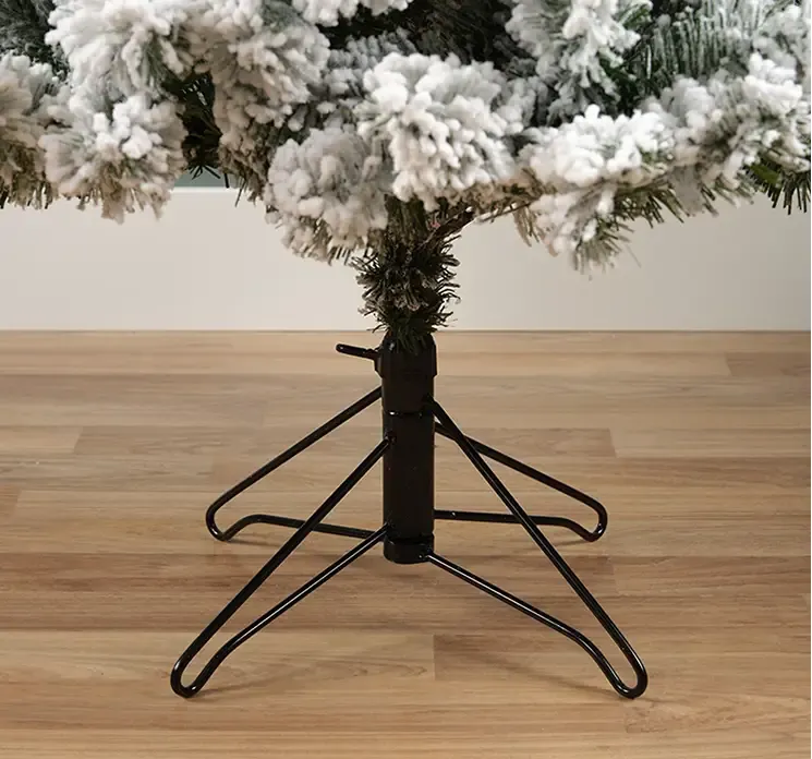 Grantræ med sne Imperial kunstigt af PVC og brandhæmmende 150cm closeup af fod