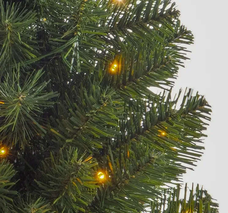 Grantræ Imperial kunstigt med LED lys i potte til ude og indendørs brug af PVC i grøn 90cm closeup af nåle