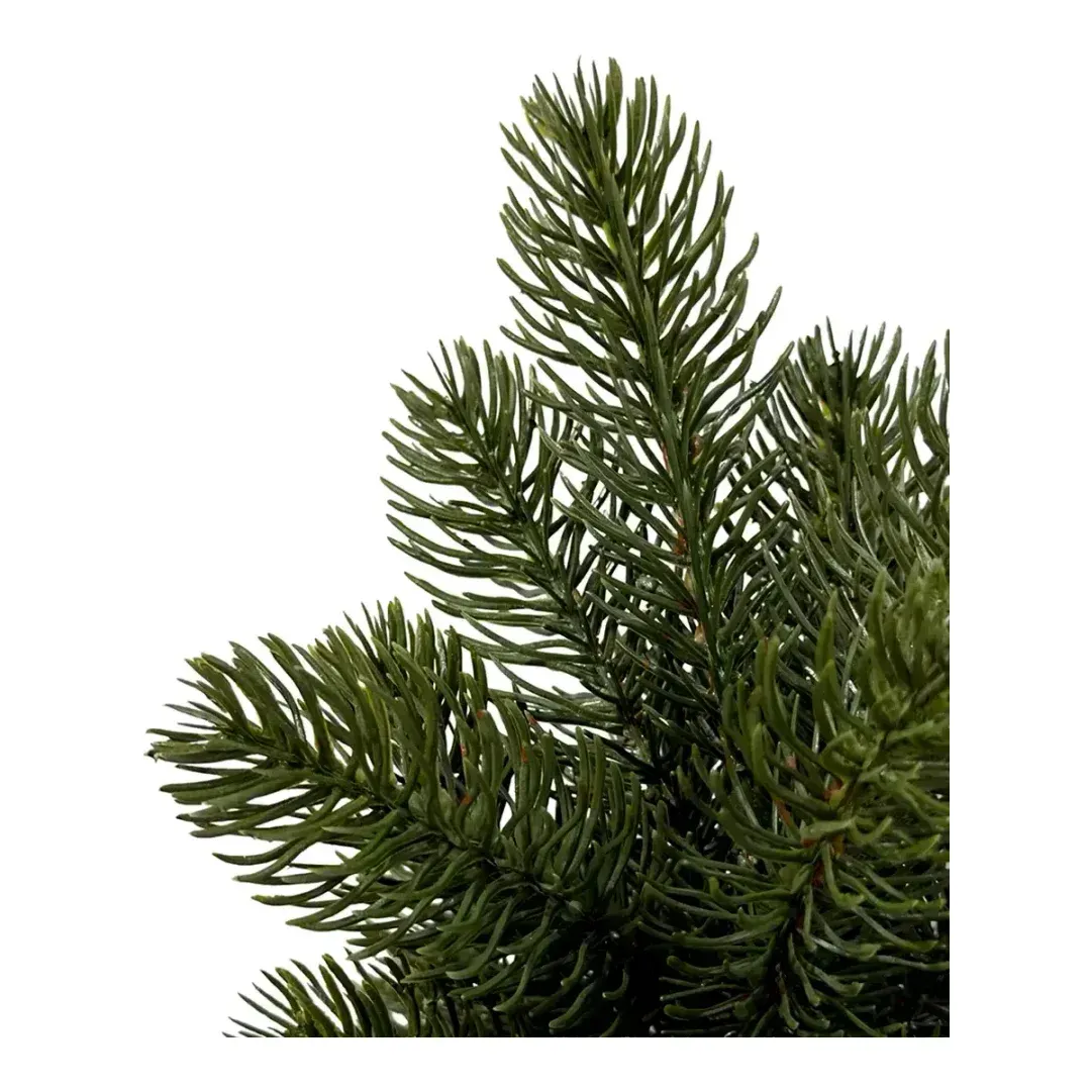 Grangren model Nisse kunstig gran af plast i grøn 45cm closeup
