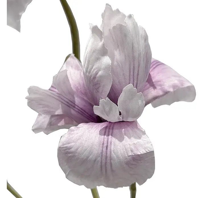 Iris kunstig blomst af plast i lilla closeup