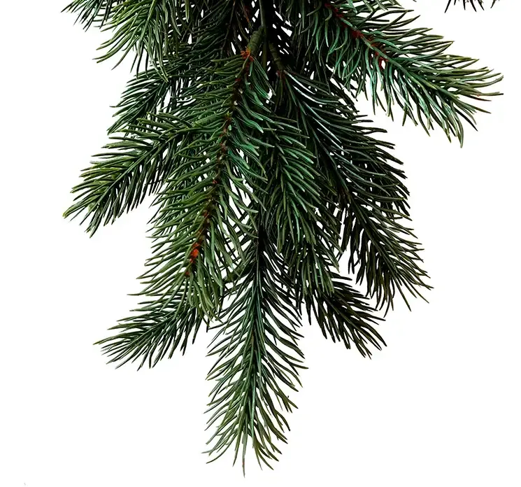 Kunstig gran hænger af plast i grøn closeup