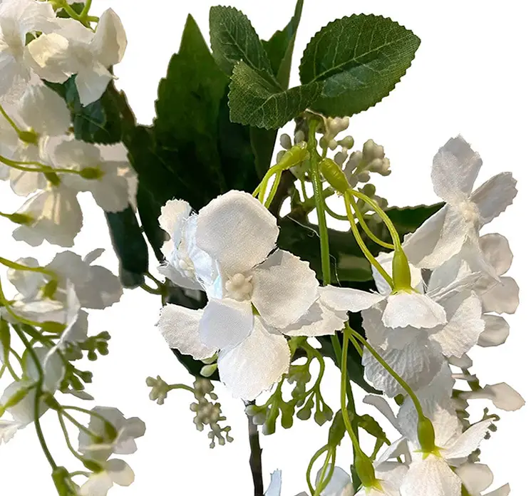 Klatrehortensia kunstig blomst af plast med hvide blomster closeup