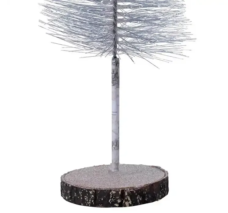 Kunstig børste juletræ af plast i blå closeup