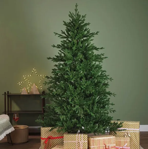 kunstig greenhill juletræ i miljø