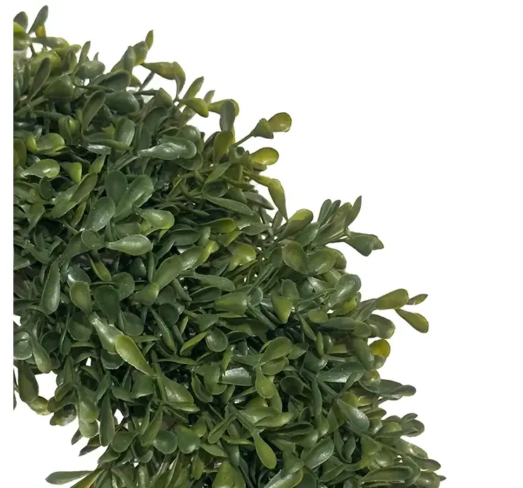 Kunstig buksbom krans af plast uv beskyttet closeup