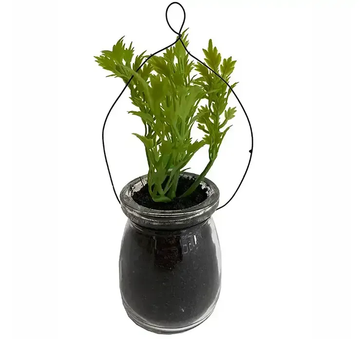 Kunstig krydderurt persille af plast i glas krukke med ophæng