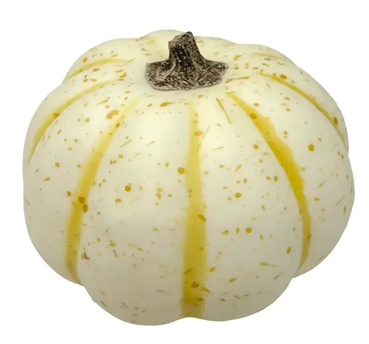 Græskar af plast i hvid kunstig mad