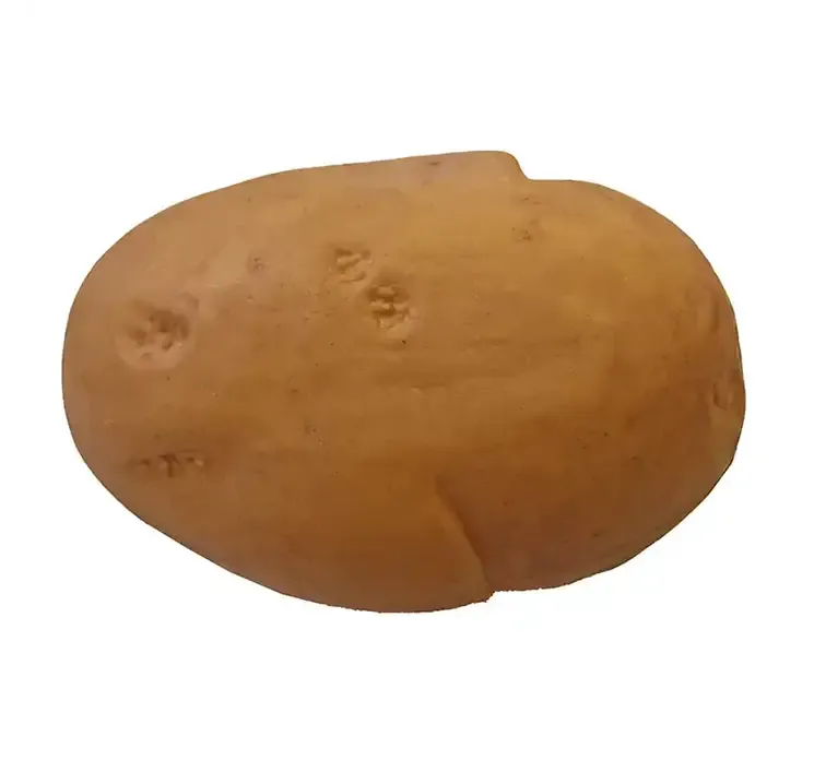Kunstig kartoffel af plast i brun
