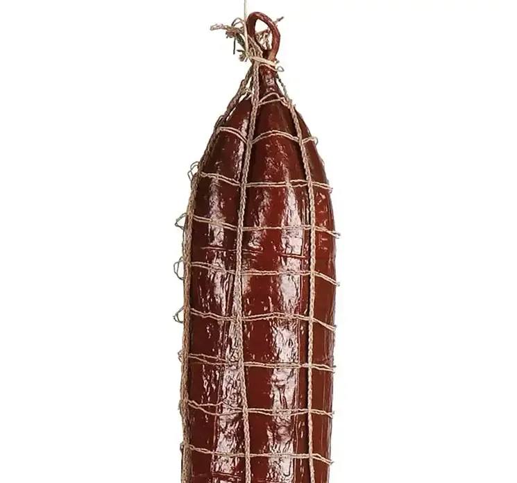 Spegepølse i rød af plast kunstig mad closeup