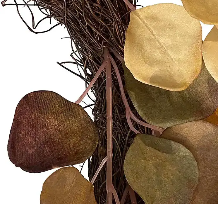 Eukalyptus krans kunstig af plast i gule og brune farver 60 cm closeup