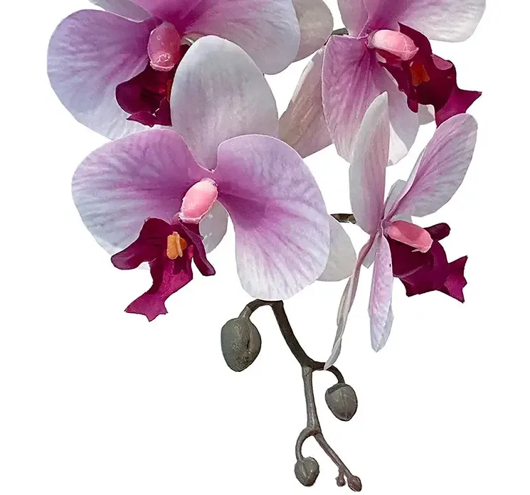 Kunstig orkide på stilk af plast i rosa closeup