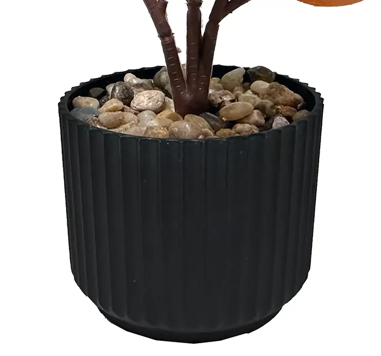 Appelsin træ med appelsiner kunstig af plast i sort potte 27cm closeup af potte