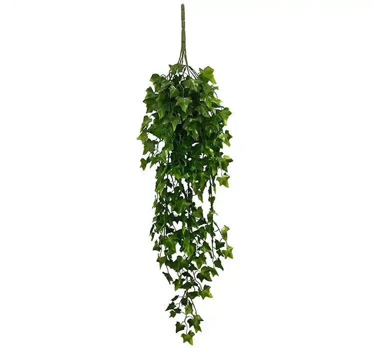 Kunstig efeu hænger i plast grøn