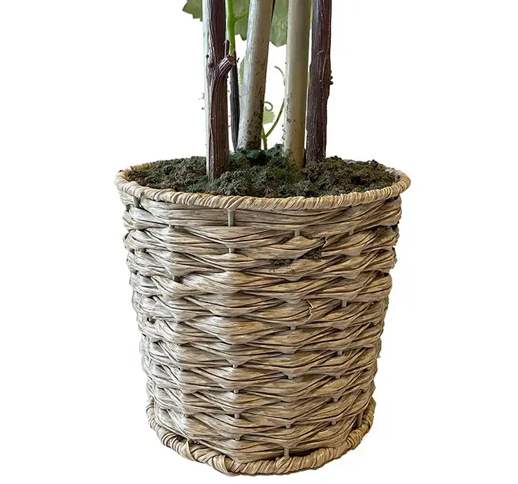 Vinplante med druer kunstig træ af plast med røde vindrueklaser i flettet potte 120cm closeup af potte