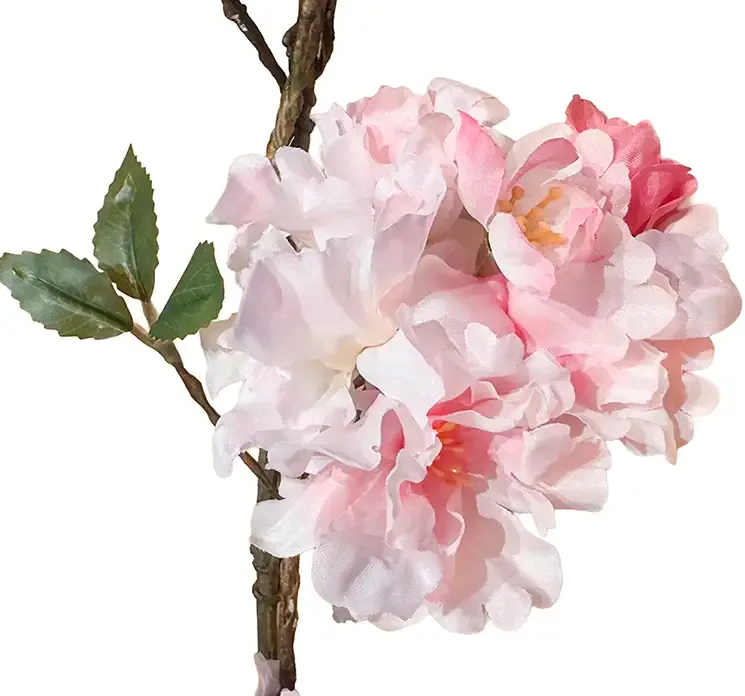 Kunstig kirsebærgrensranke med pink farvede blomster af plast closeup