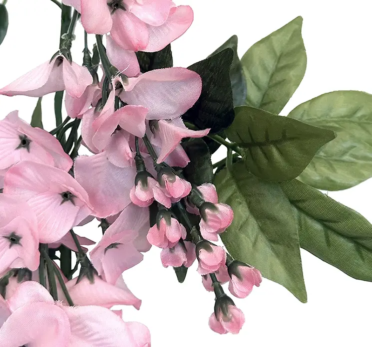 Wisteria ranke også kaldet blåregn kunstig blomst af plast i lyserød closeup