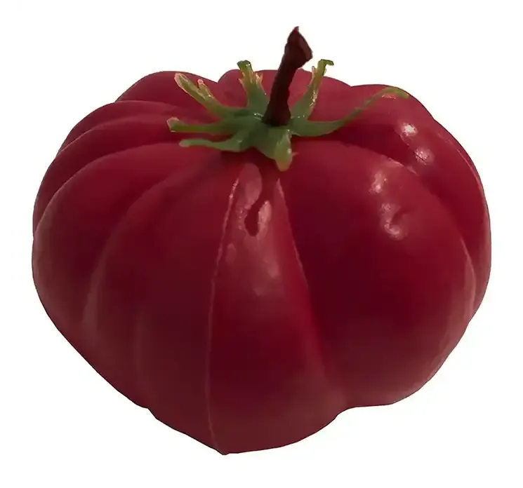 Kunstig tomat i rød af plast