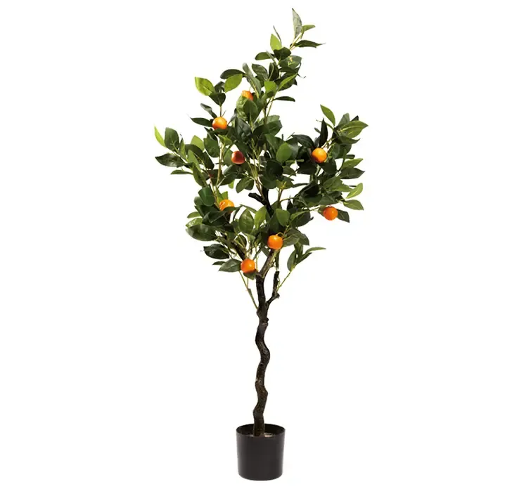 Kunstig appelsintræ i potte af plast