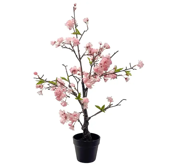 Kunstig kirsebærtræ med lyserøde blomster i sort potte af plast