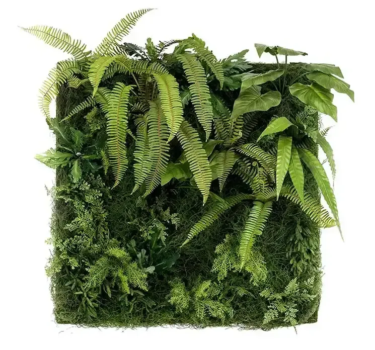 Kunstig plantevæg på plade med mos og planter i grøn