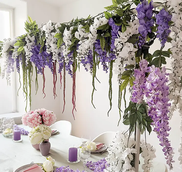 Wisteria kunstige ranker sat på en bøjle over spisebord