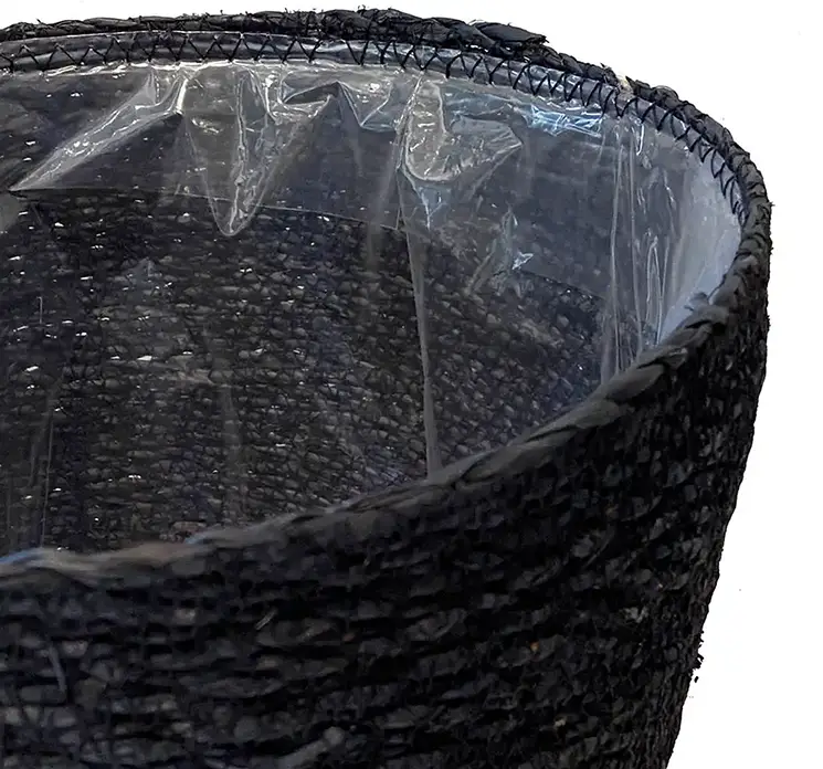 Kurv af søgræs i sort foret med plast 27cm closeup