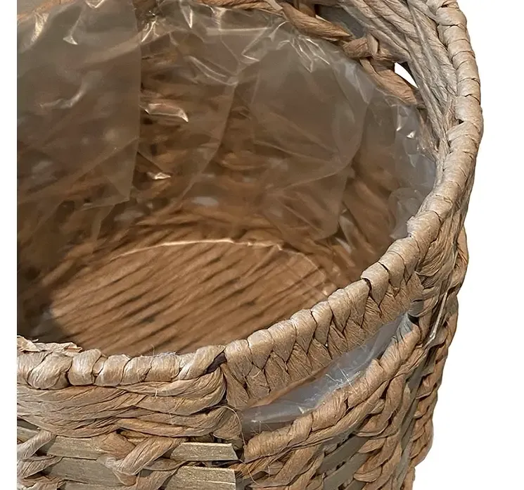 Kurvesæt af flettet rattan med plast closeup