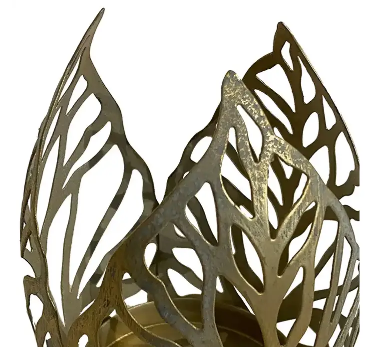 Lysestager med metal blade i guld farvet 13,5cm closeup