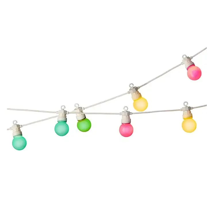 Lyskæde LED i multifarvet hængt op