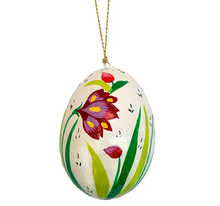 Påskeæg med ophæng og påmalet blomster