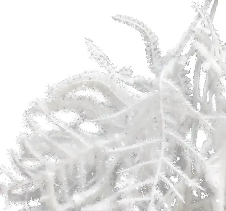 Frostet hænger med falgrende blade kunstig af plast i hvid closeup