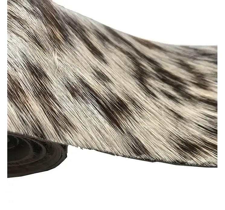 Ægte gedeskind bånd i brun og hvid closeup