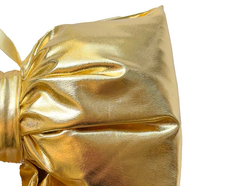 Fin sløjfe af polyester i guld closeup