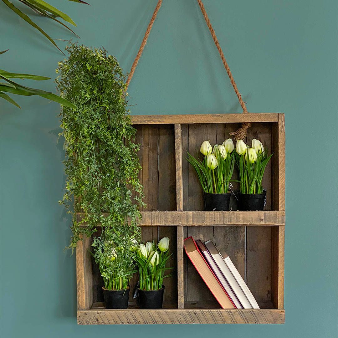 Trækasse af genbrugstræ med fire rum og ophængsreb