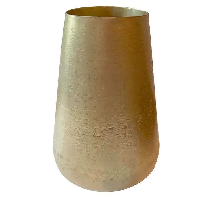 Vase af aluminium i guldfarvet