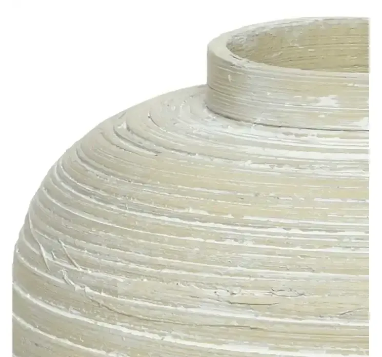 Vase med rund form af bambus i hvid closeup