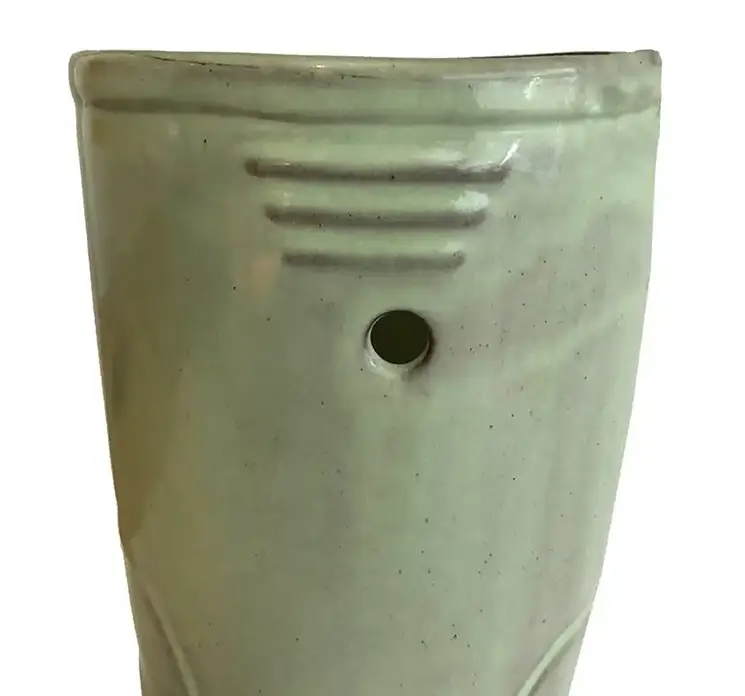 Vase formet som en gummistøvle af porcelæn i grøn 29cm closeup
