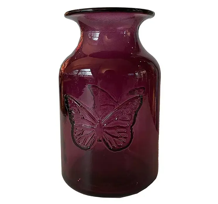 Glas vase i pink med sommerfugle imprint