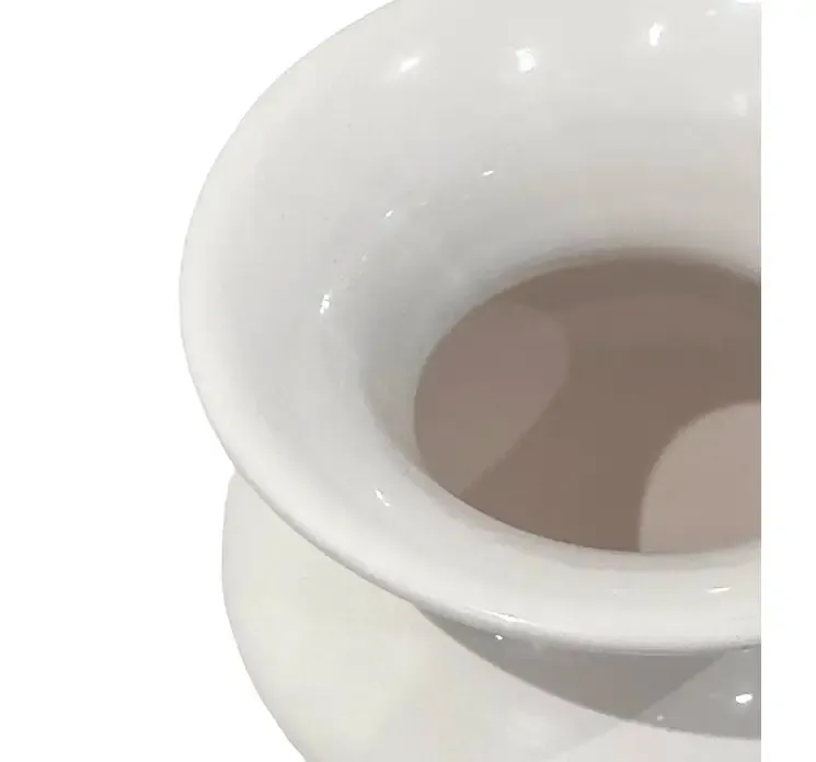 Vase i hvid jern closeup