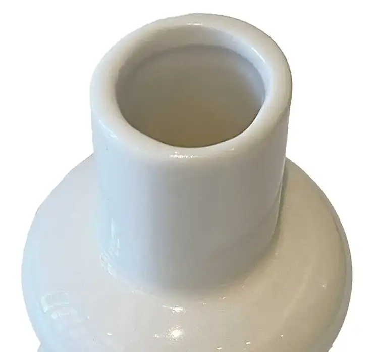 Vase af keramik i hvid 13,5cm closeup