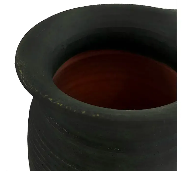 Vase af keramik i grøn closeup