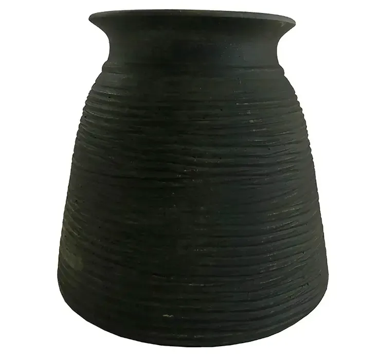 Vase af keramik i grøn